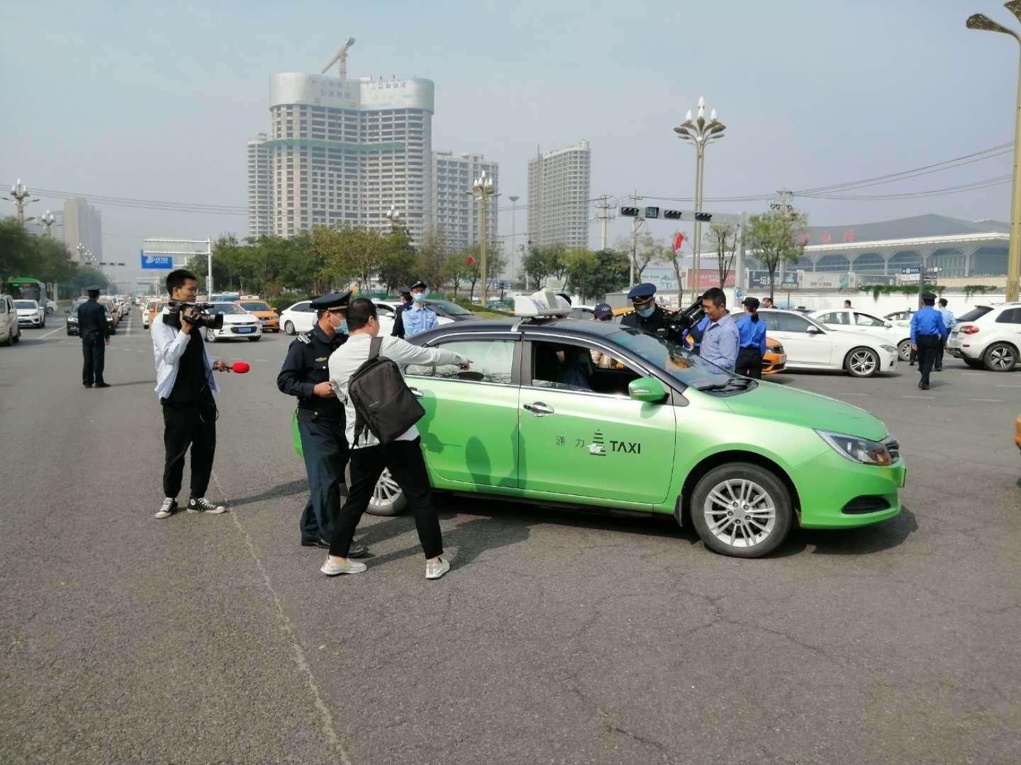 非法|西安出租开展“双节”期间专项整治行动 重点打击非法营运车辆