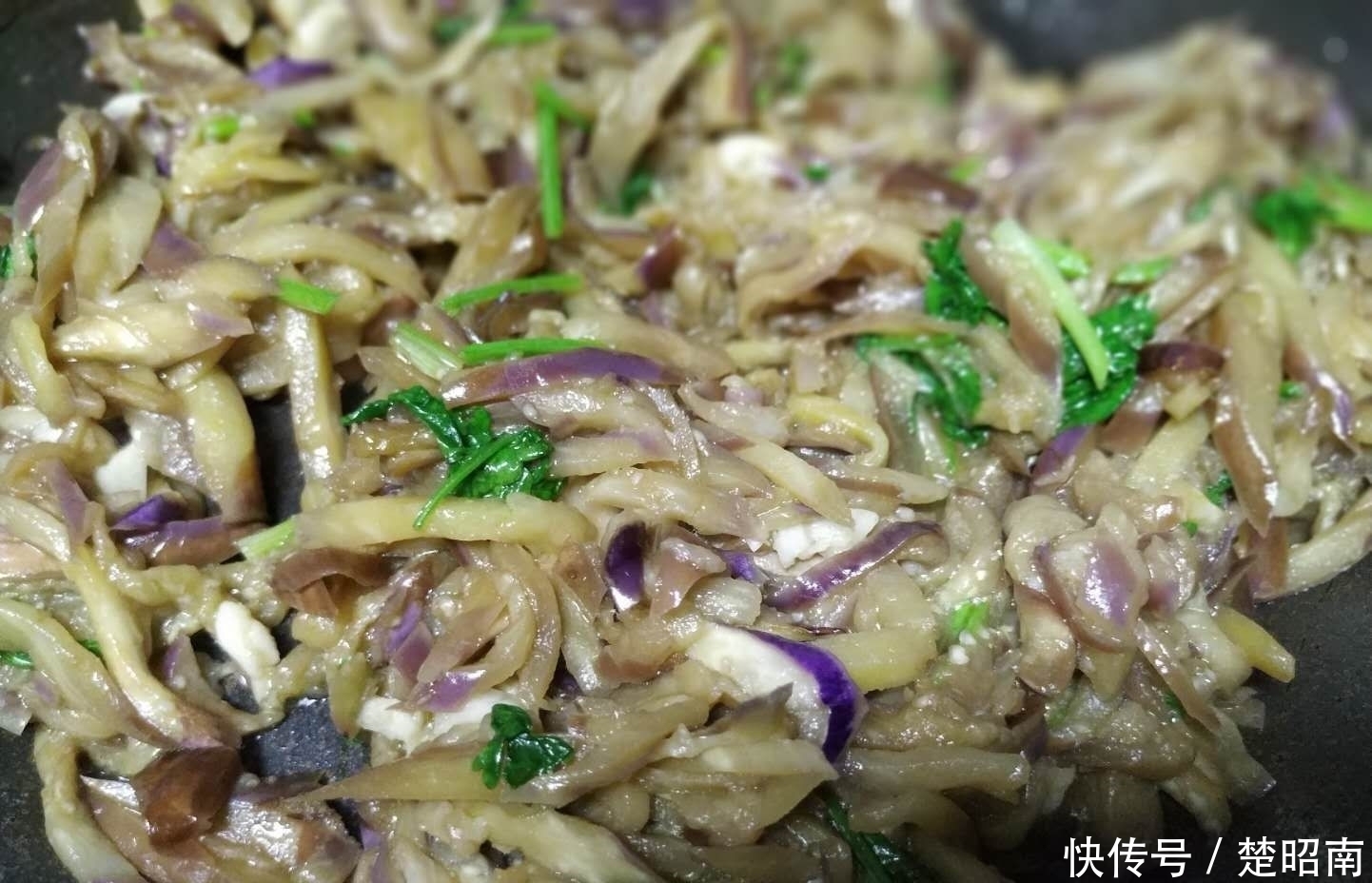 清清爽爽|跟炒蔬菜一样炒出来的茄子,真的是一点都不油腻,清清爽爽,好吃