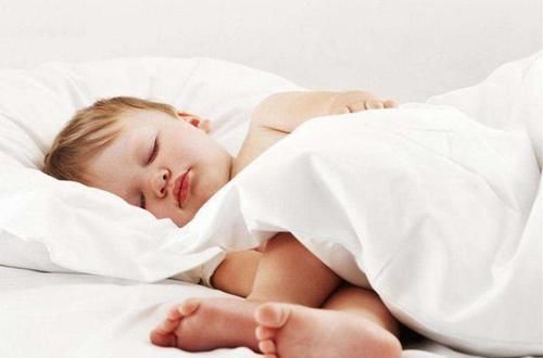  出生|宝宝出生后笑得可爱，医生反手扇两个耳光，宝妈得知原因连忙道谢