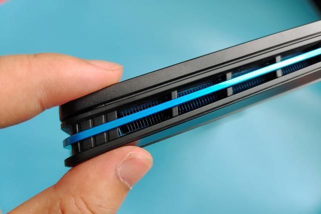 V700|游戏本杀出一匹黑马，荣耀猎人游戏本V700详细评测