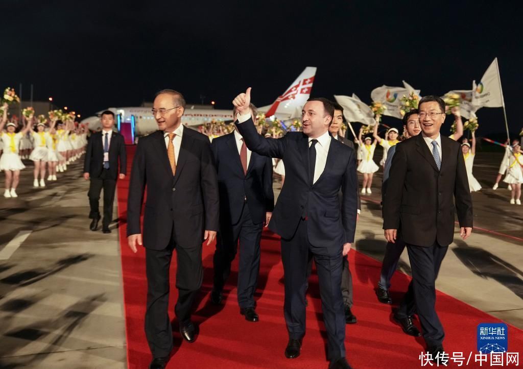 来华出席成都大运会开幕式并访问的格鲁吉亚总理加里巴什维利抵达成都