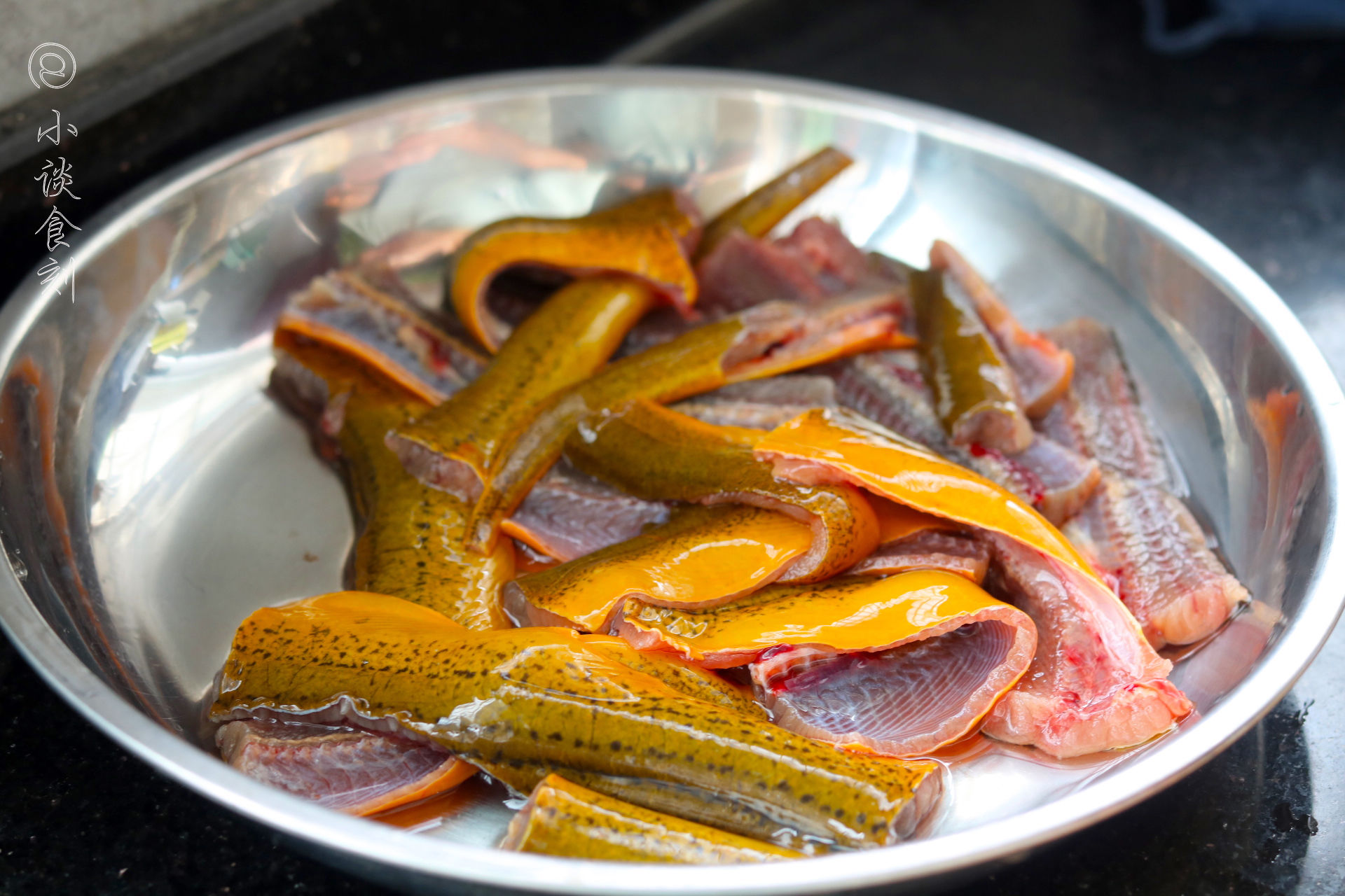 鳝鱼|入秋后，少吃猪肉多吃它，价格比猪肉低了1倍，吃起来还特下饭