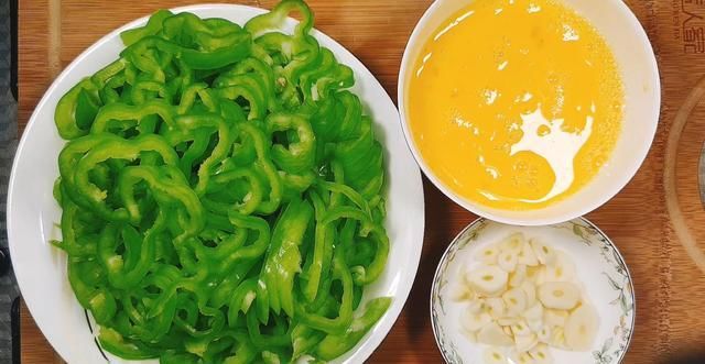  青椒|“青椒炒蛋”好吃有诀窍，鸡蛋鲜香又入味，家常菜也可以很美味