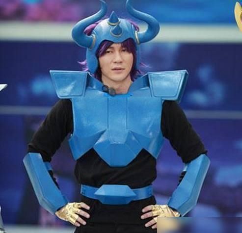  名牌|单薄蔡徐坤PK李晨撕名牌，KO只需3秒钟！