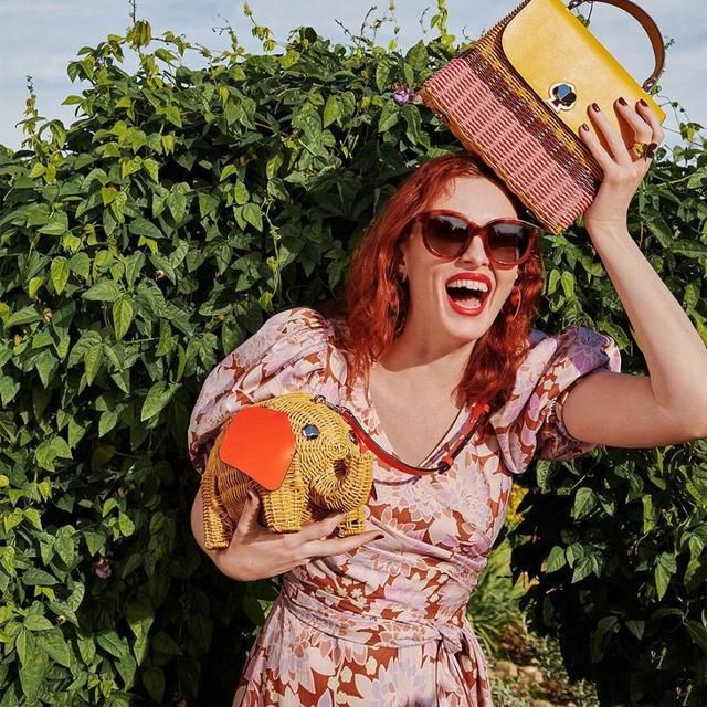  夏季|夏季超火的藤编包，就连明星都爱不释手，在这三个场合背很惊艳