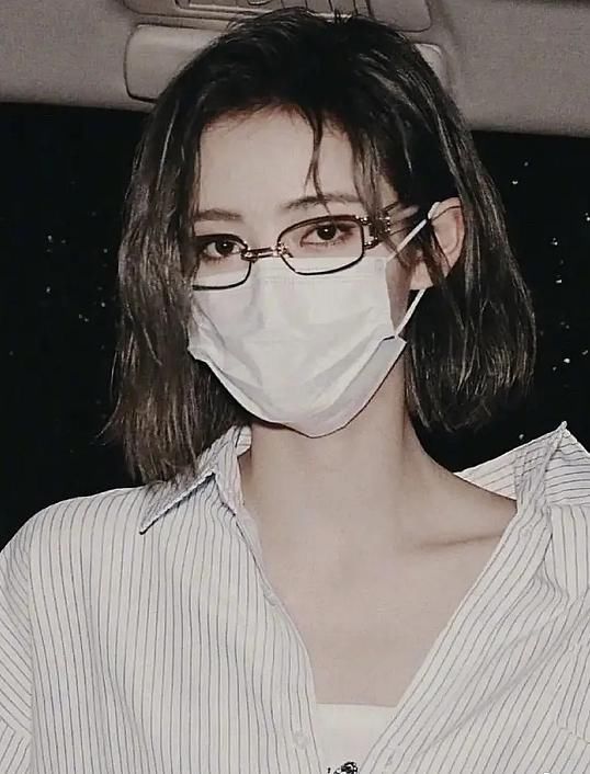 便宜|许佳琪戴眼镜,傅菁戴眼镜,宋茜戴眼镜,看到唐嫣:便宜罗晋了!