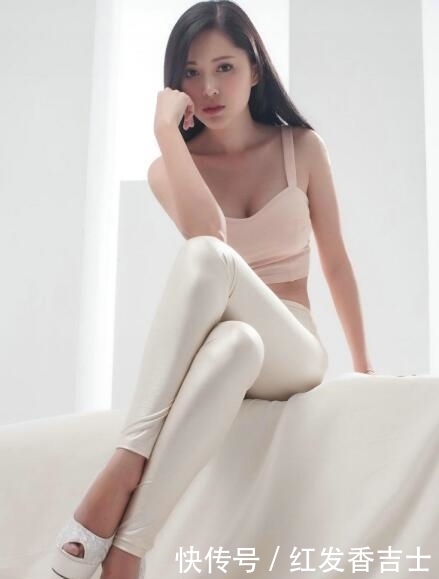 独显|打底裤小姐姐秀出清纯好气质,充满青春的活力,独显女人味儿!