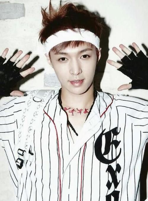 不许|《吐槽大会3》张艺兴全程笑不出来,李诞连说两次“不许生气”!