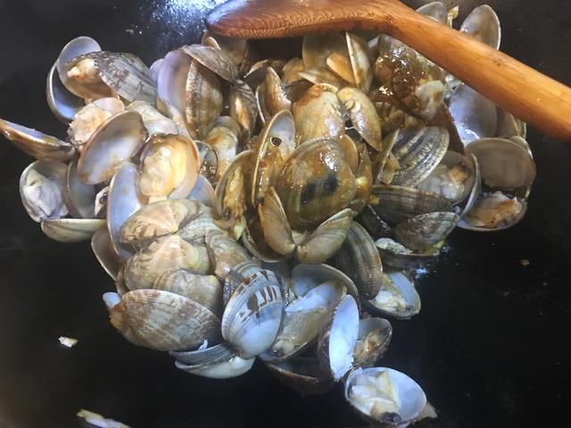  老公|此小海鲜营养还便宜，辣椒炒一炒，老公下酒，孩子就米饭