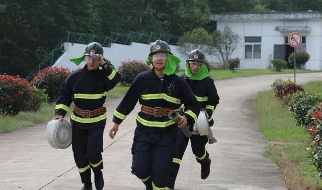 策划|军团策划丨燃!节日不忘战备,中国军人枕戈待旦……