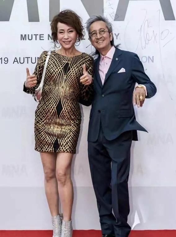 身材|57岁叶童比67岁赵雅芝还显老 搭配碎花连衣裙如老奶奶