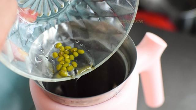  胡萝卜|一个超好吃的早餐汤，比牛奶豆浆都抢手，清热去火防秋燥