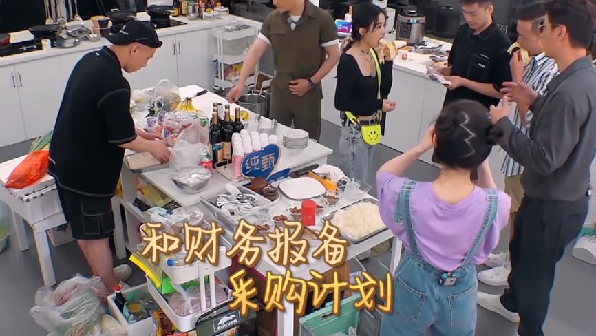  糟糕|赵丽颖《中餐厅》把刨冰吐回碗里，边数钱边吃饭，生活习惯太糟糕