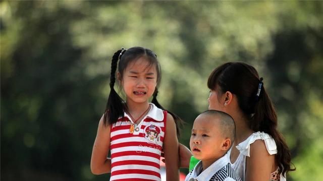  上学|宝妈趁女儿去上学，偷偷砸开孩子存钱罐，下一幕让妈妈无法淡定