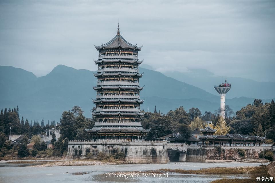 老一辈|【热搜冲顶】老一辈四川人的生活就是：吃烟，喝茶，打牌。