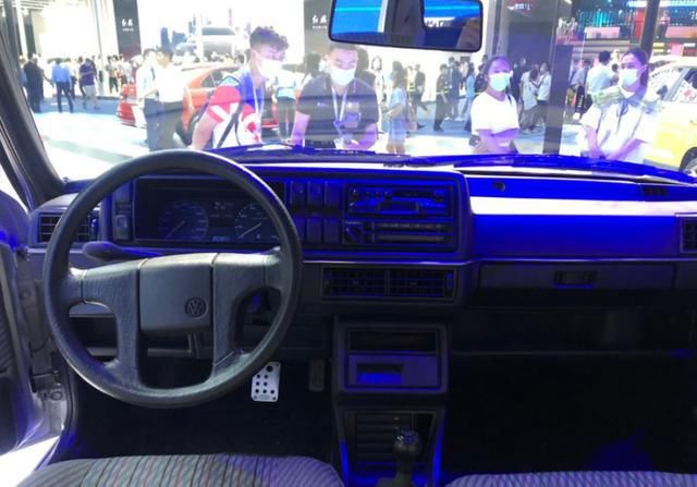 大众|大众经典版捷达亮相!看到实车满满都是爱,如果复出你会买吗?