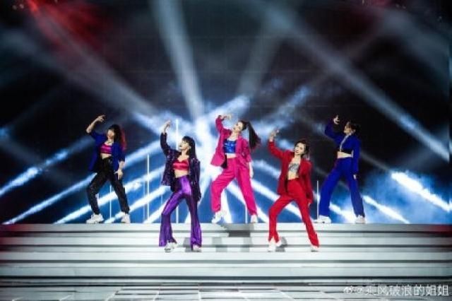  收官|《乘风破浪的姐姐》第三次公演收官 万茜 金晨等人全员晋级