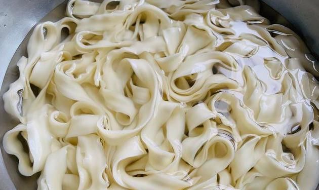  制作|家庭煮夫的日常 家庭版大盘鸡焖面 制作简单 美味健康