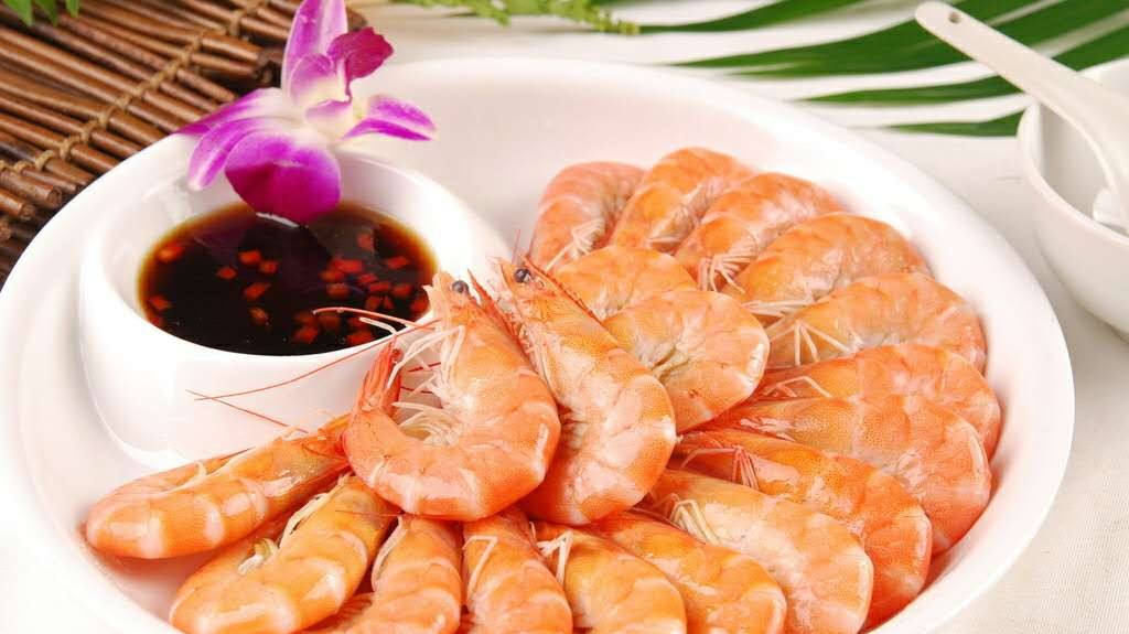 下锅|水煮虾时,应该冷水下锅还是开水下锅?用错了水,难怪虾肉不鲜嫩