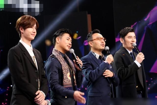  团服大多都|综艺节目团服：快本的青春，王牌的校园，看到跑男团：想穿同款