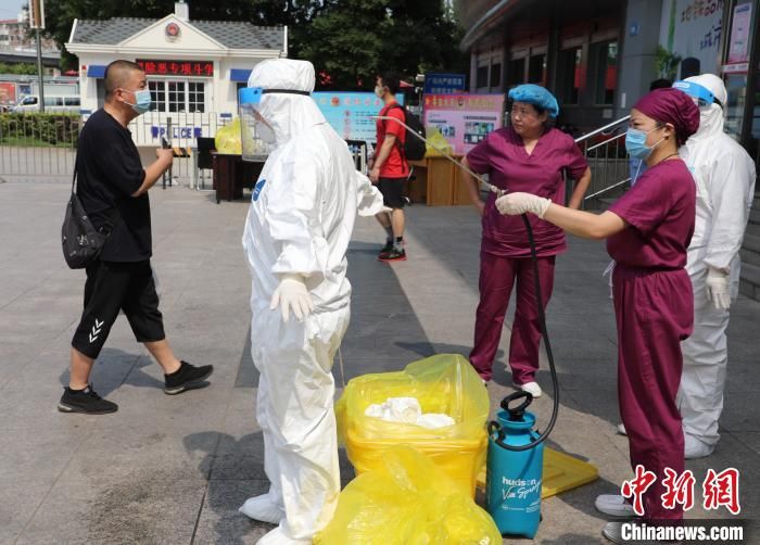 大连|直击大连核酸检测现场：市民排长队进行检测