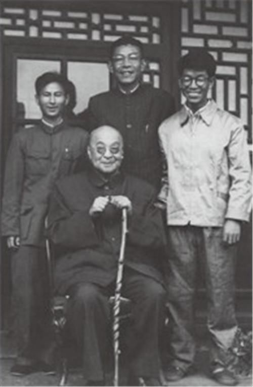 近代|中国近代第一中医，一生挽救无数人，晚年把10张秘方无偿捐给国家