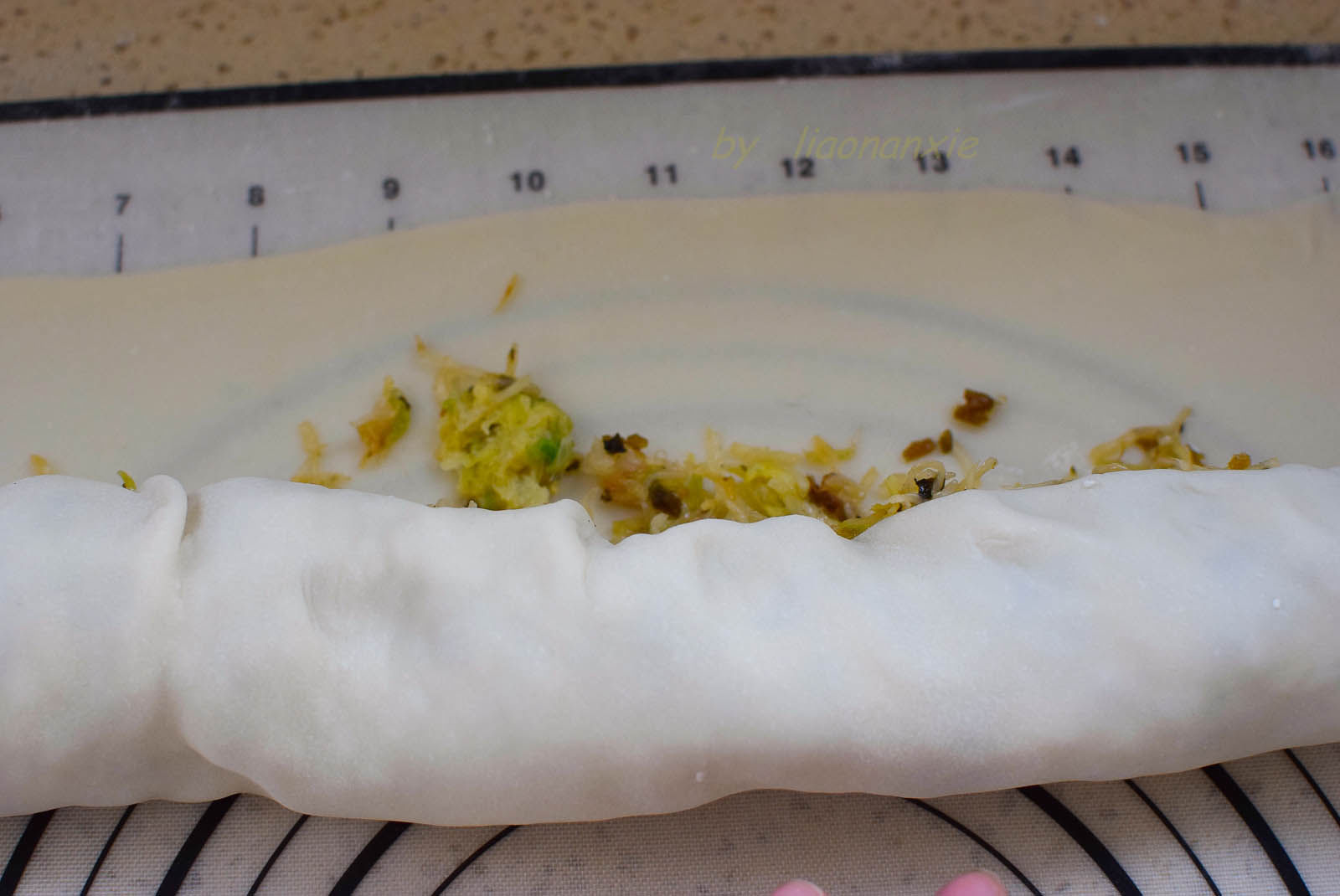 菜蟒|不发面不捏褶子,简单一卷上笼蒸熟,比包子简单,早餐吃很美