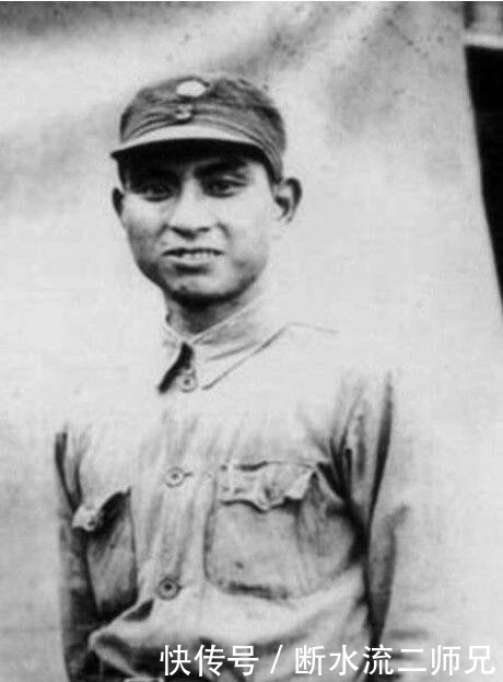 弹区|日机投弹,军民不躲,反而跑向落弹区,只为捡炮弹?