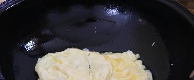 营养|家常小炒，鸡蛋炒方便面，鲜香适口，营养美味，小孩子最爱吃