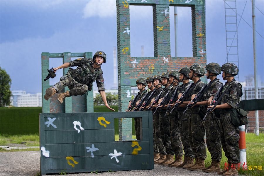 刺杀、擒敌、对抗...... 走进武警重庆总队某支队火热练兵场