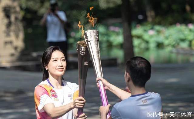 奥运冠军罗雪娟现身亚运！嫁大10岁老公很幸福，高校任职会开飞机