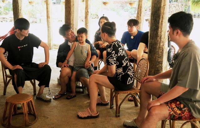 当之无愧|《向往的生活》收官全家福,c位不是何老师,这嘉宾排位太暖了吧