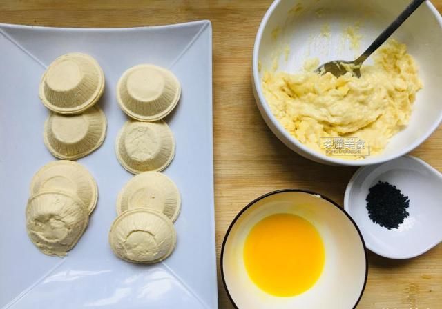  香甜|懒人版榴莲酥做法，实在太简单了，皮焦香酥脆馅香甜，比买的好吃