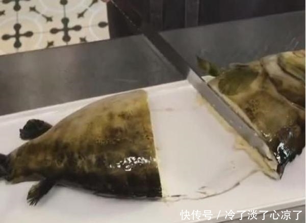 皱起|老外不认识字点了条生鱼,刚一上桌皱起眉头,切开一瞧却大开眼界