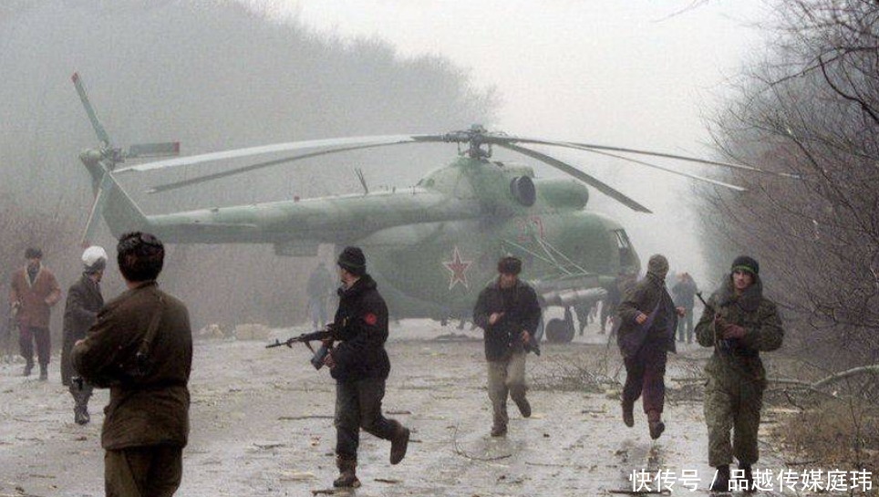 筛子|视察团到叛军营地，中将被打成筛子，随行14人当场倒地