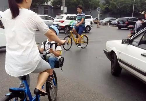 眼皮底下|她把孩子置于眼皮底下，却找了一个最危险的方式