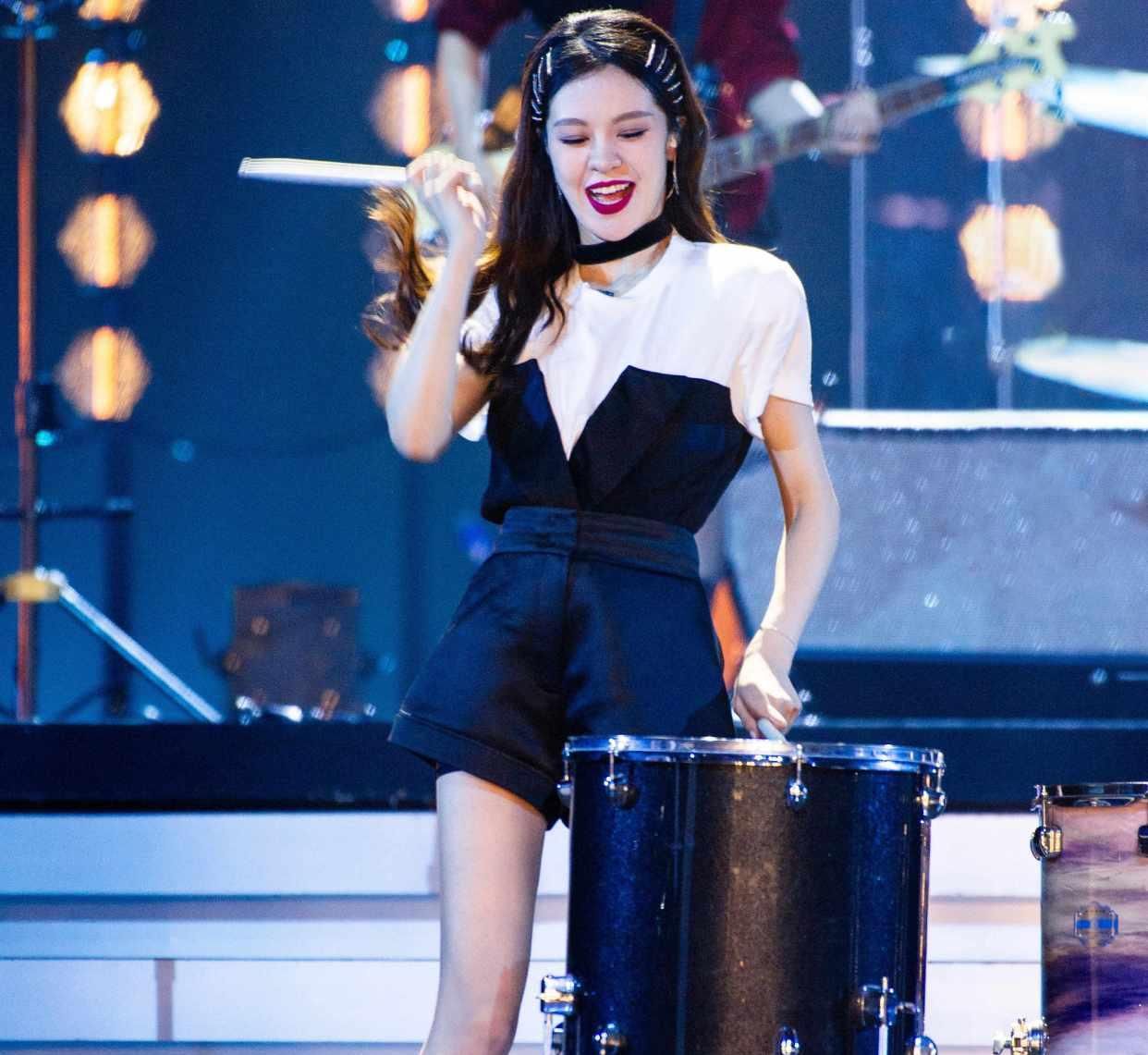  淡定|宁静与李斯现场针锋相对，其他姐姐坐在台下看戏，王霏霏不淡定了