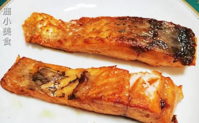  鱼身|如何煎鱼才不粘锅？3个技巧是“关键”，保证鱼身完整，金黄香酥