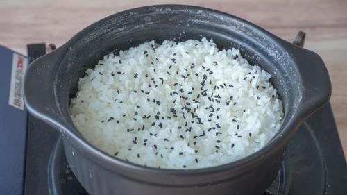  至少|最受欢迎的鸡翅做法，一口嫩滑一口酥香，至少两碗米饭打底，收藏