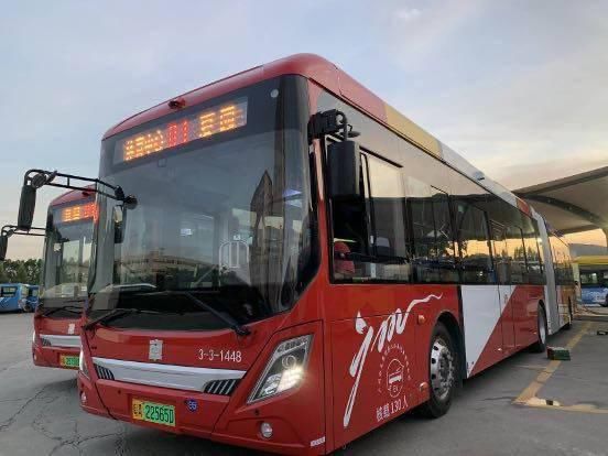  驾驶员|18米纯电动“巨无霸”公交正式“上岗”