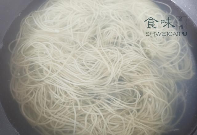 鲜美|吃萝卜的季节到了，教你秘制萝卜包子馅，鲜美多汁，一顿5个不够