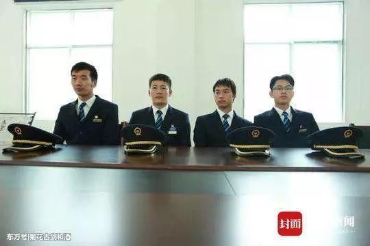  临时|特大洪水来临时，为什么火车要开到桥上停着？