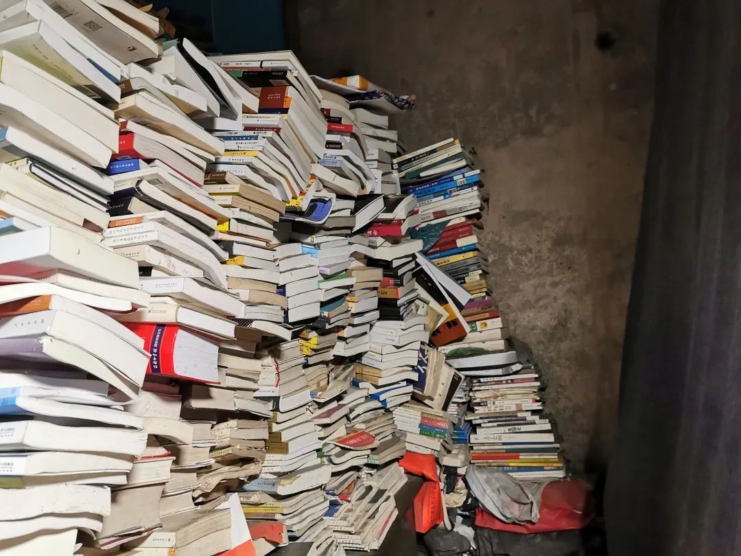  虞永亮|他，生活困难却坐拥“书城”