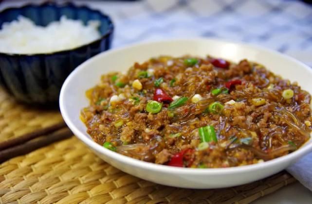  蚂蚁|大厨教你1分钟做蚂蚁上树，好吃到停不下来，超级过瘾