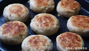 食油跟|在家自制绿豆饼,甜品店1个3块抢着买,在家就能做,简单无添加