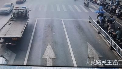 电驴|闯红灯、逆行、不按车道行驶…这些骑电驴的被交警曝光,有你吗?