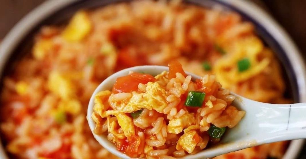 番茄|巨简单5分钟就搞定的西红柿鸡蛋饭，好吃到舔盘