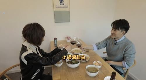 厨子|黄轩亲自下厨为鲁豫做饭,看到成品后,网友:被演员耽误的厨子!