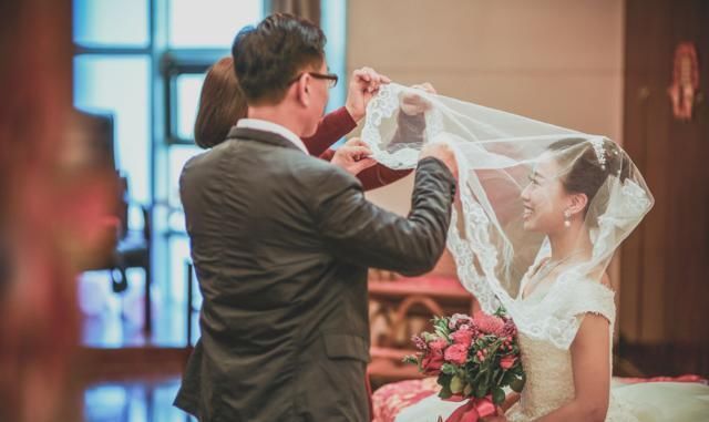 出嫁|女儿出嫁爸妈能送亲吗？女方送亲又有什么讲究
