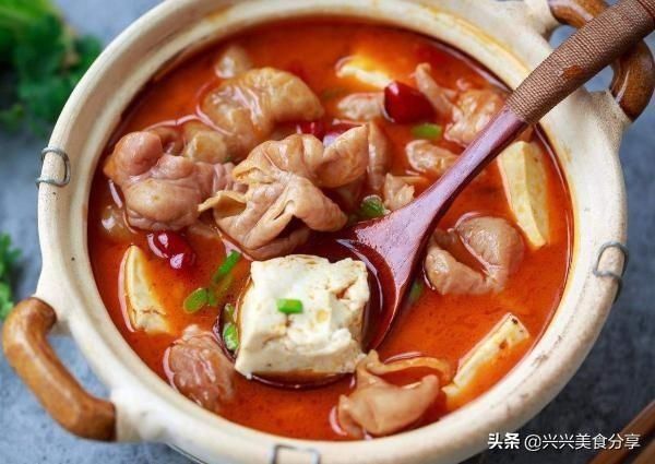  汤汁|豆腐和它是绝配，营养健康又解馋，炖一锅连汤汁都不剩，贵点也值